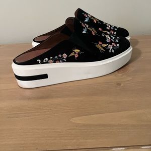 Floral platform mules